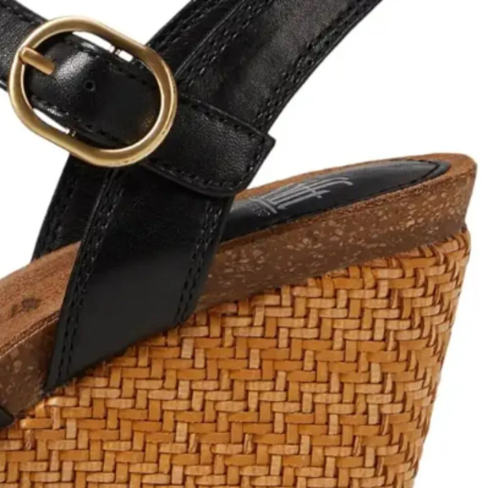 new Sofft Carlana Italian Leather Wedge Sandals  in box 268  492